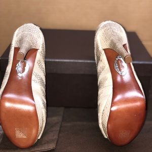 ELIE TAHARI HEELS